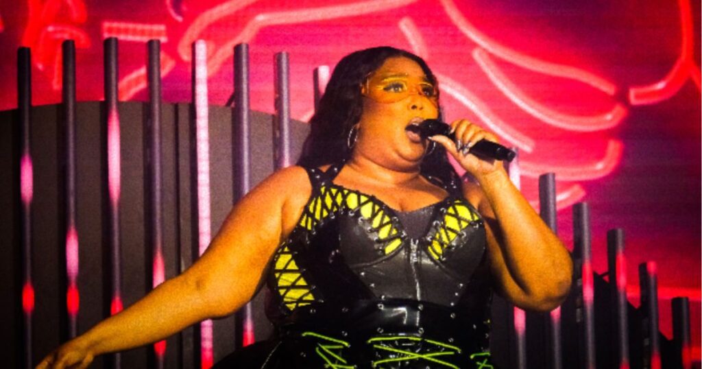 Lizzo sue dancers