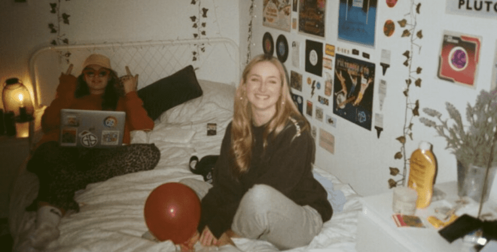 basic uni room