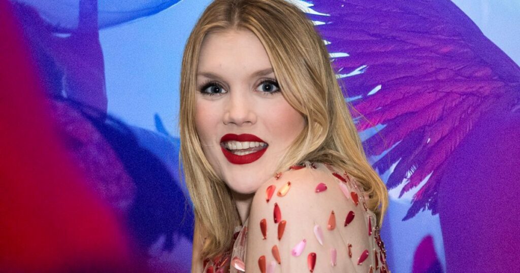 Emerald Fennell Saltburn director parents private school net worth life