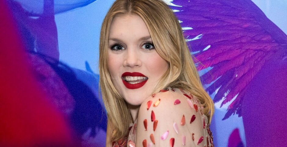 Emerald Fennell Saltburn director parents private school net worth life