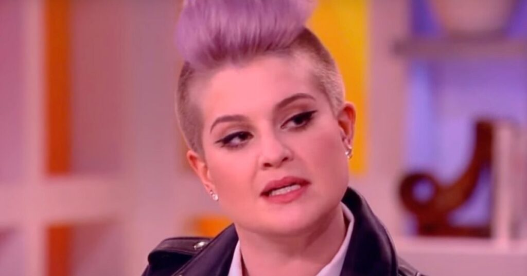 Kelly Osbourne has apologised for the comments she made about Latinos cleaning President Donald Trump's toilets back in 2015 on The View