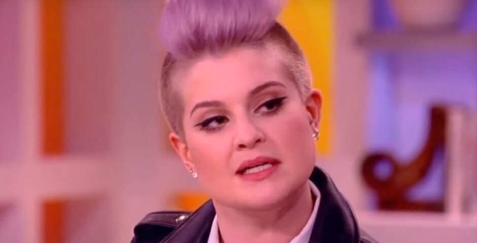 Kelly Osbourne has apologised for the comments she made about Latinos cleaning President Donald Trump's toilets back in 2015 on The View
