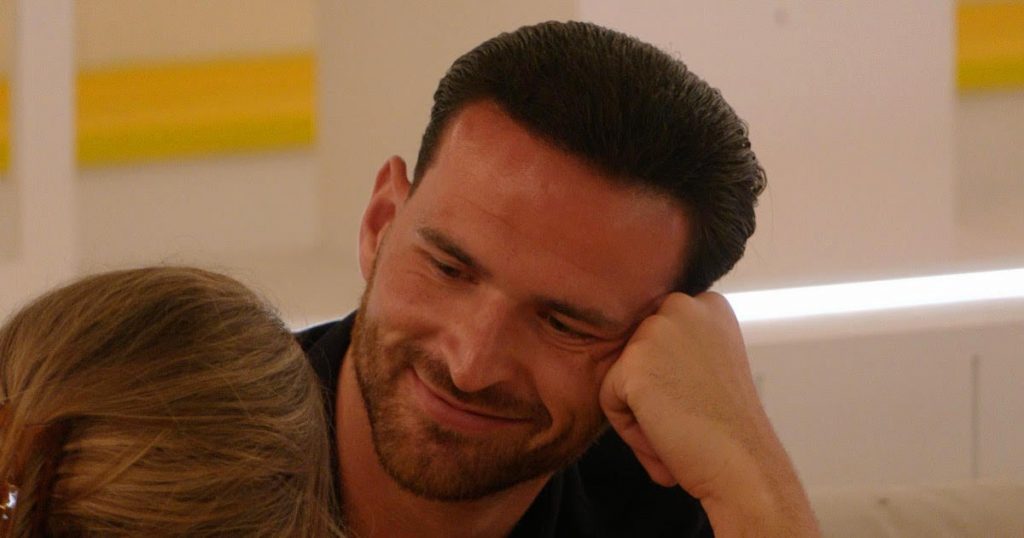 Love Island Ronnie hair