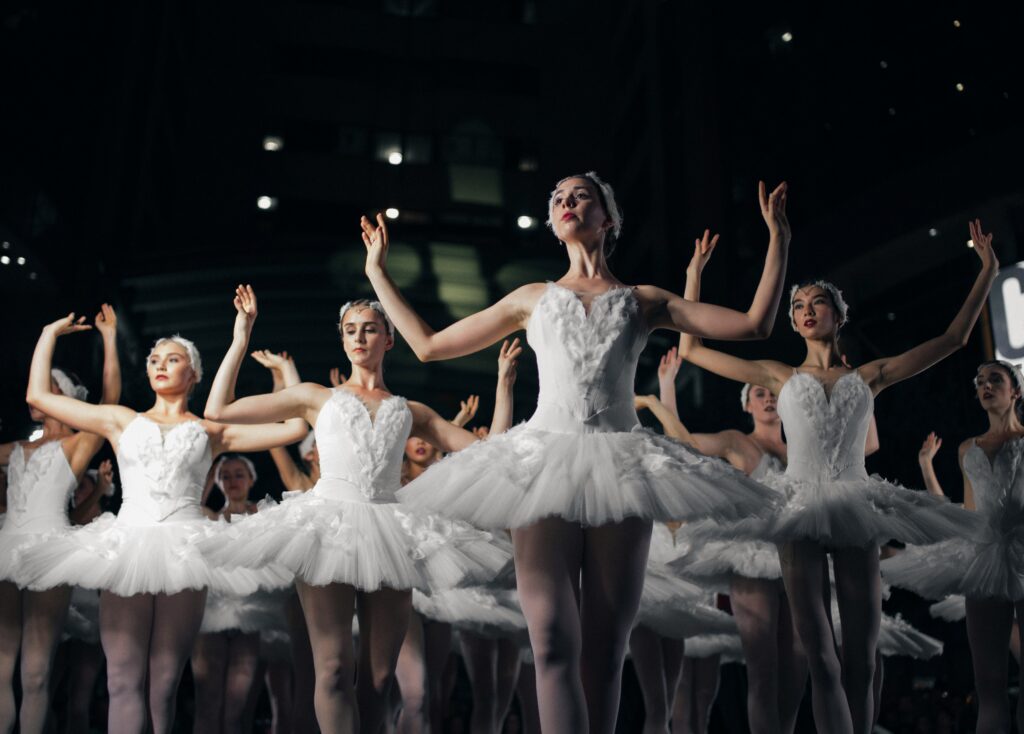 Ballerina's dancing by Michael Afonso, 2017