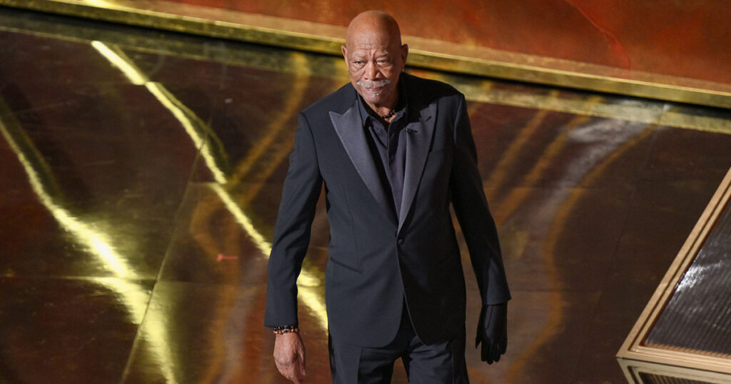 Morgan Freeman wore a glove at The Oscars 2025