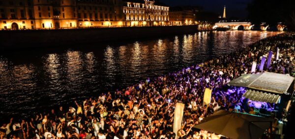 crowds in paris at the french music festival event