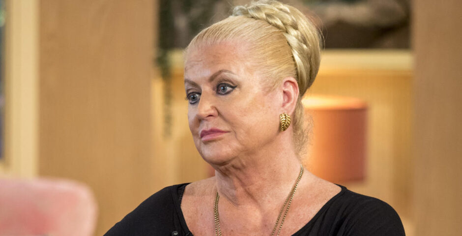 Kim Woodburn died