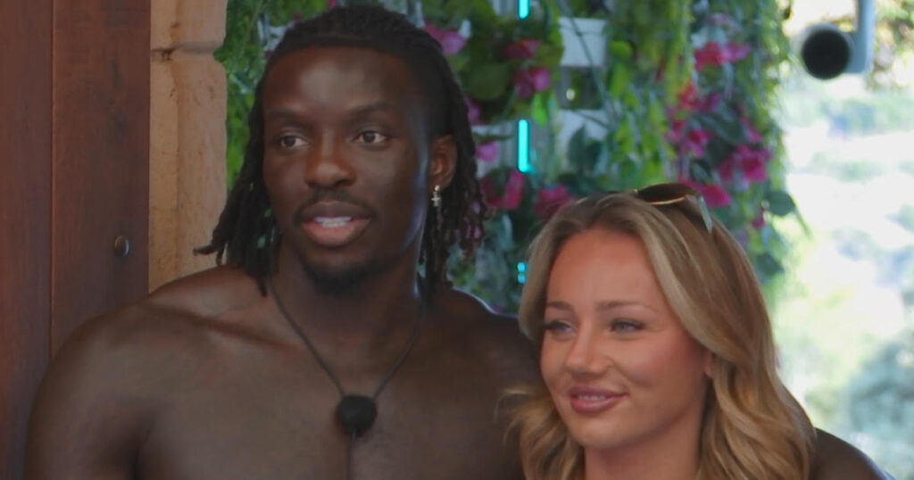 Love Island Dejon apologised