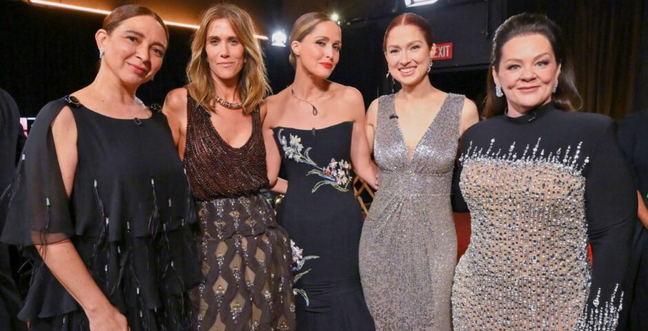bridesmaids cast reunion at the oscars but minus wendi who played rita