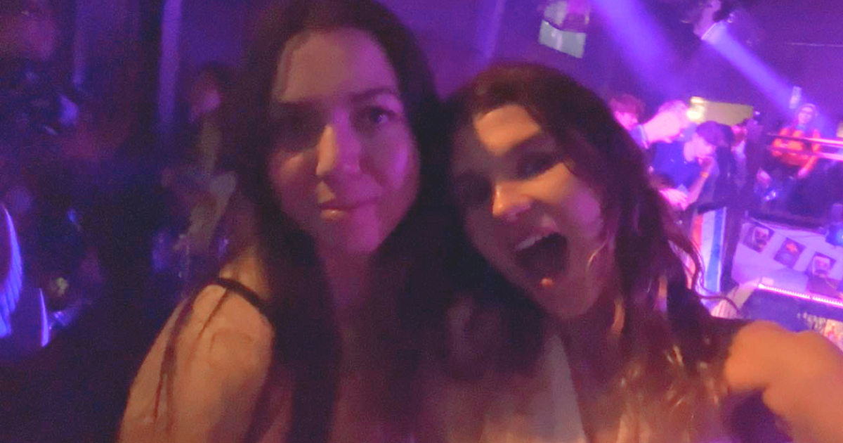 Girl pair at Hedley Verity