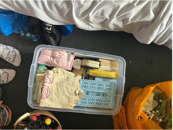 move out uni posh girl