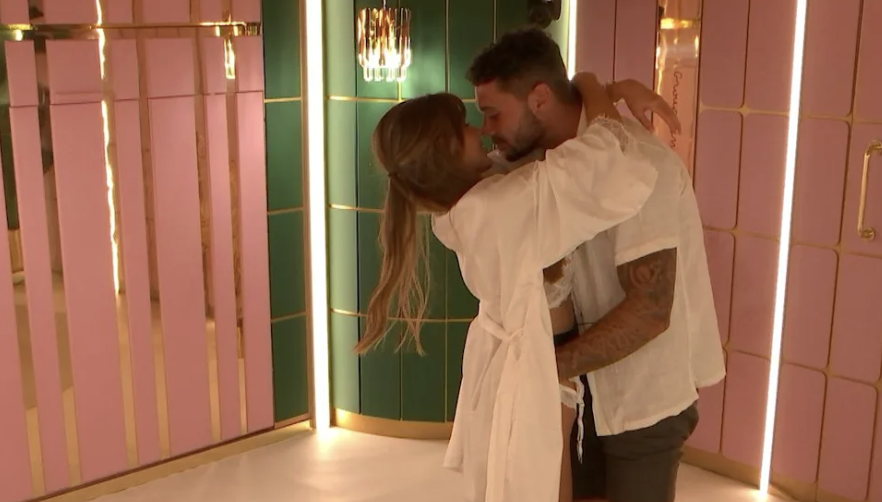 Love Island s*x scenes