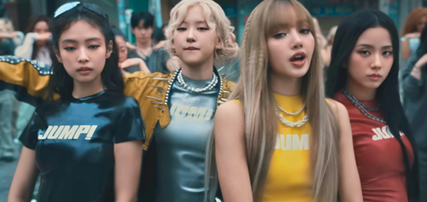 blackpink apologising to fans here they are looking sort of awkward in the jump music video