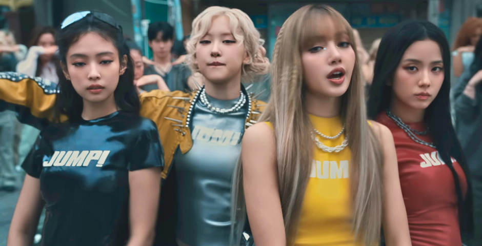 blackpink apologising to fans here they are looking sort of awkward in the jump music video