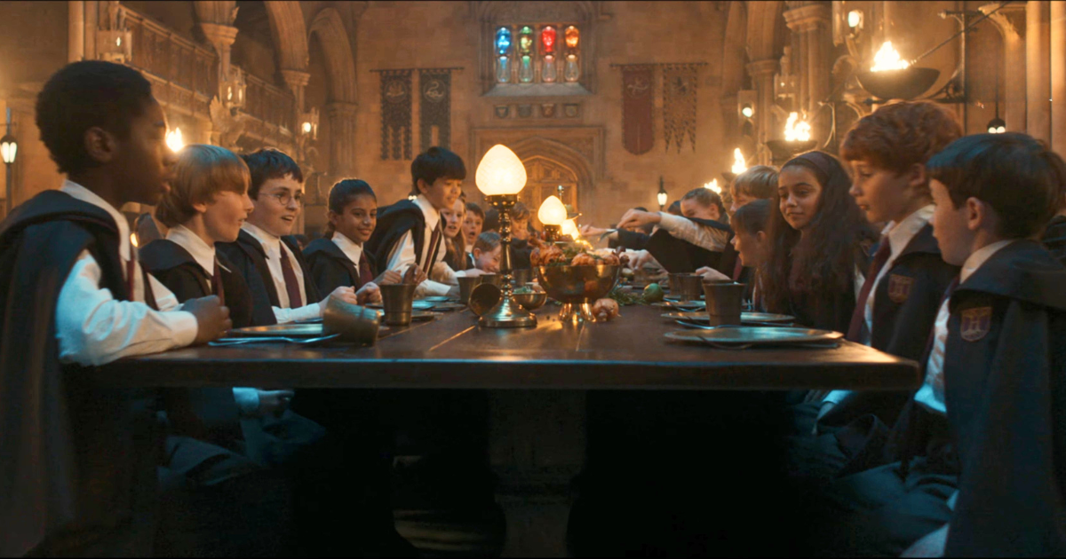 The Great Hall at Hogwarts in the new harry potter tv show(Image via HBO / YouTube)
