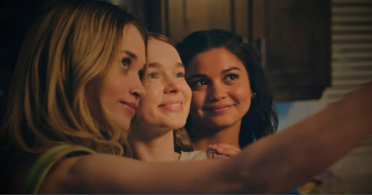 Carrie at a house party in the trailer(Image via YouTube / PrimeVideo)