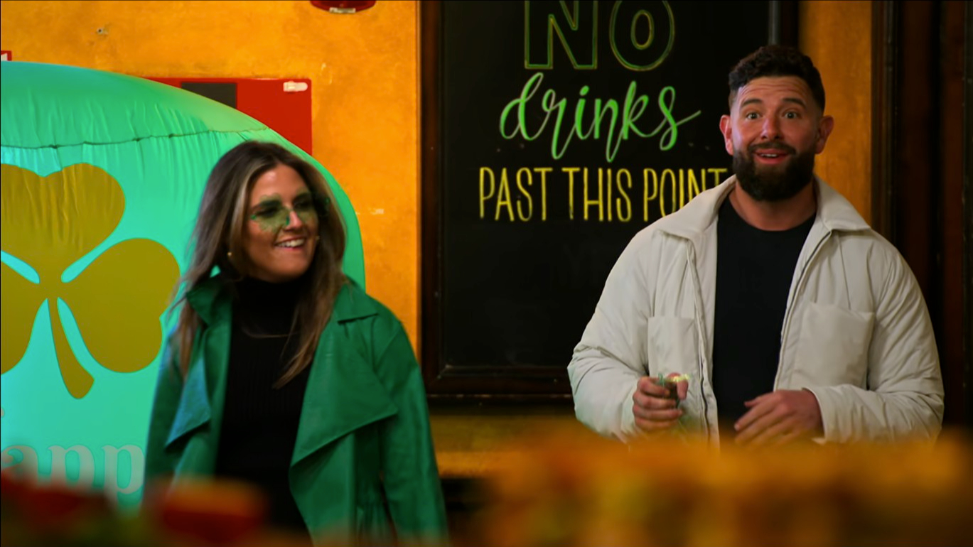 Michaella and Rob arriving at the bar on love is blind(Image via Netflix)