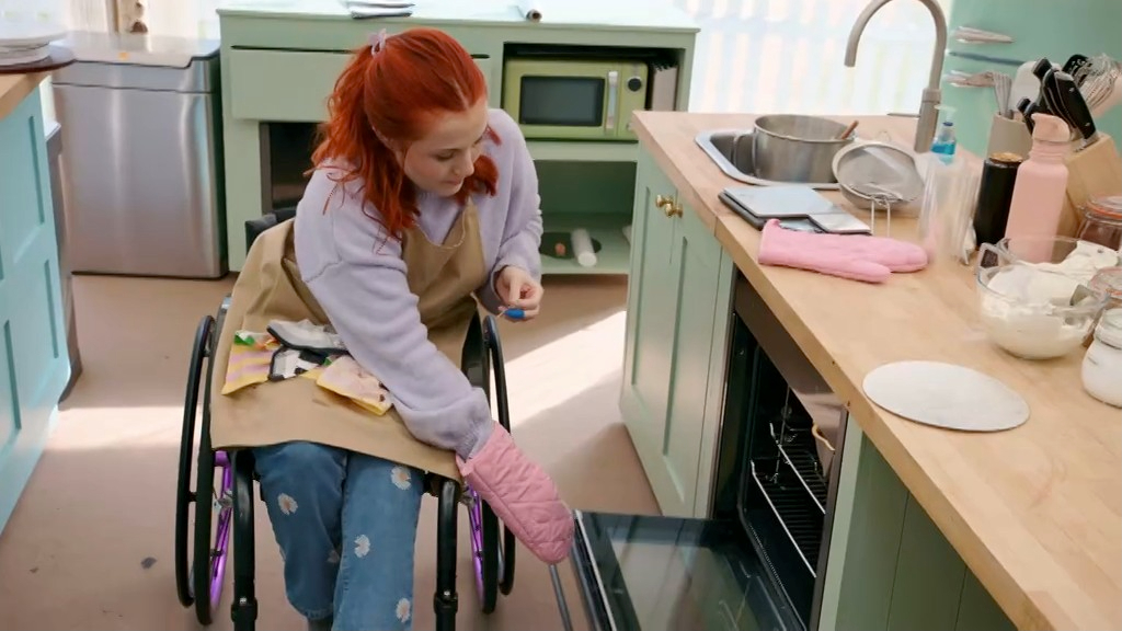 Molly and an oven on bake off