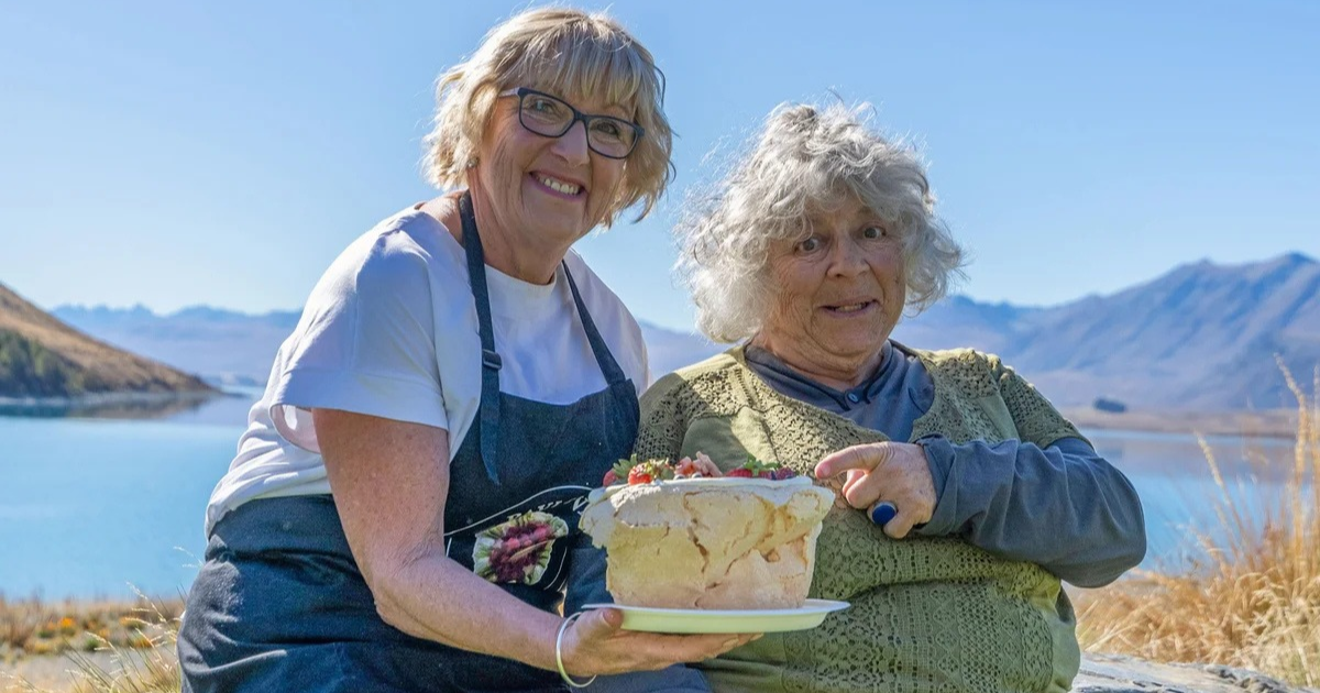 Miriam Margolyes and a pavlova