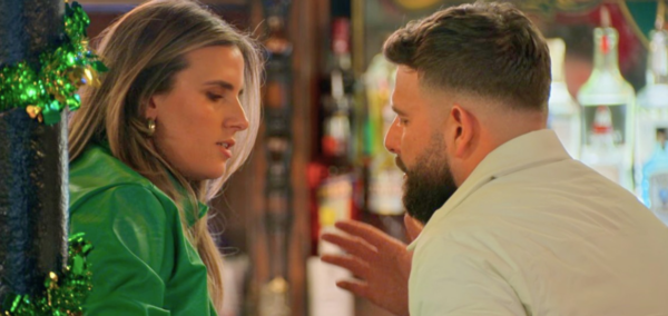 love is blind rob michaella at the bar with the cast
