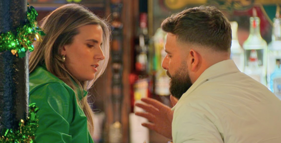love is blind rob michaella at the bar with the cast