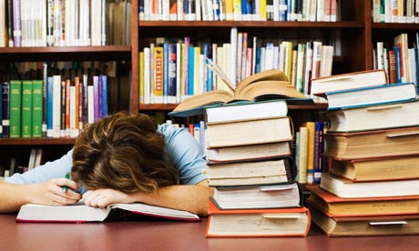 Student-in-library-007