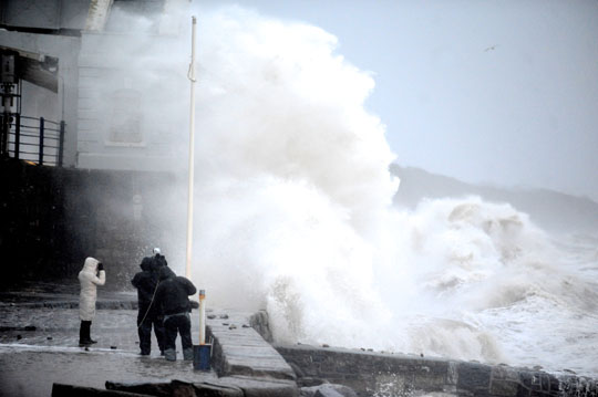 SWNS_STORM_DAWLISH_03