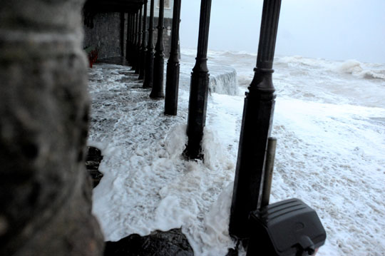 SWNS_STORM_DAWLISH_09