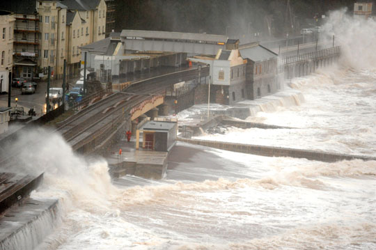 SWNS_STORM_DAWLISH_20