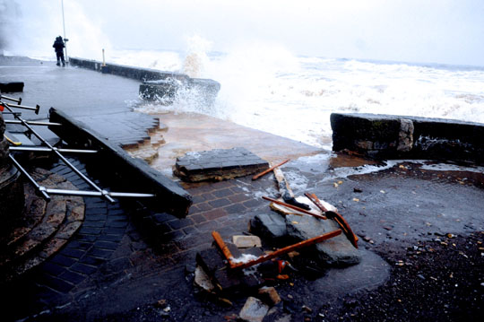SWNS_STORM_DAWLISH_25