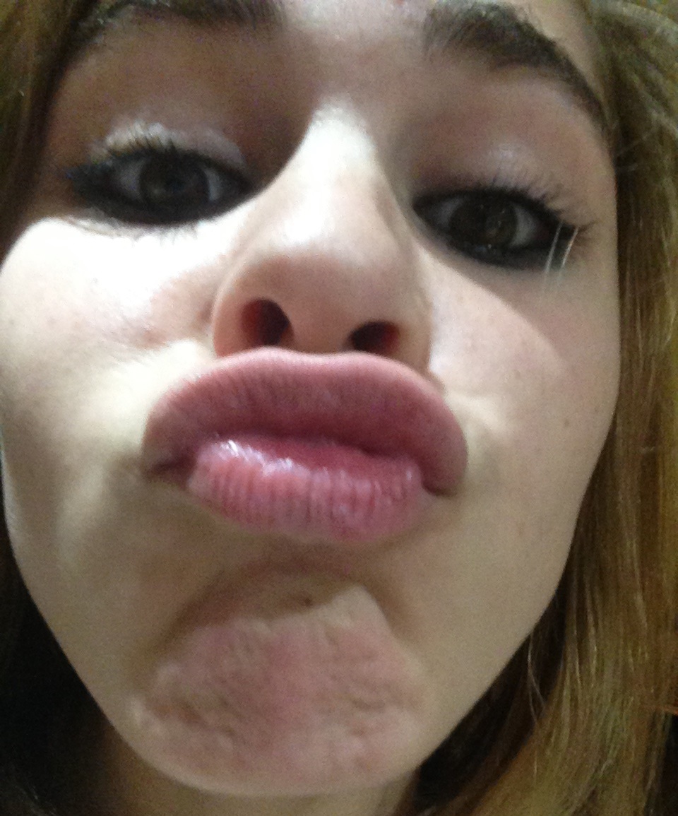 Pucker up boys!