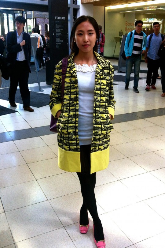 Contrast colors is a bold look but Jia rocks it.