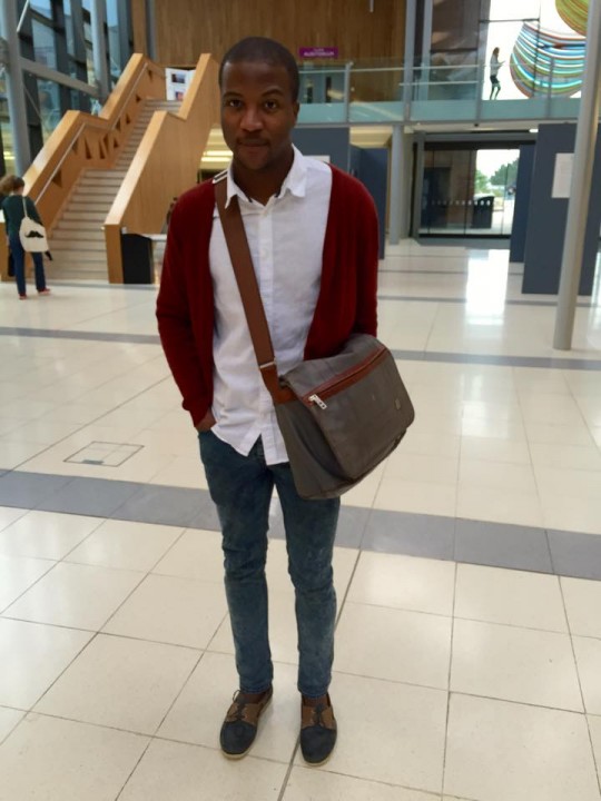 Another great use of colour blocking. I love how he paired down his shirt with the cardi.