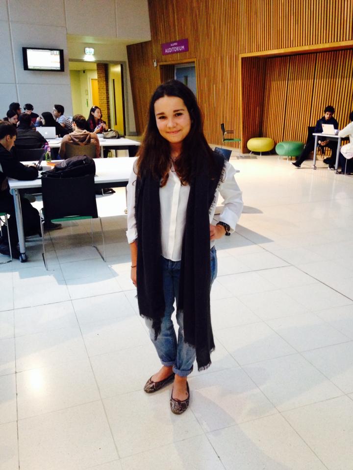 Céline delivers a very trendy look with her baggy jeans, smart shirt and scarf resting on her shoulders.