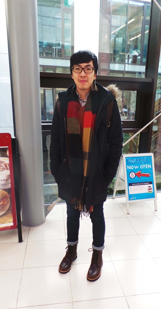We love the shoes and elegant scarf on Wen Wei