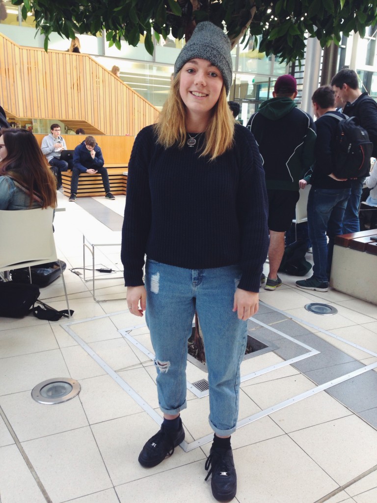Alice looks cool and comfy with her beanie, jumper and mom jeans ensemble!