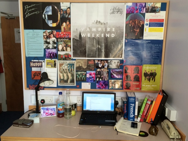 desk-and-notice-board-620x464