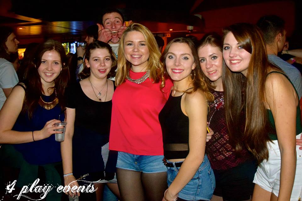 photobomb