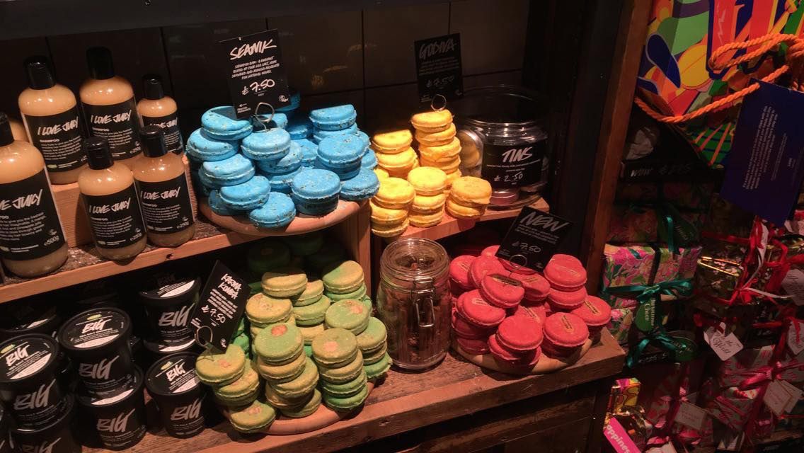 Image may contain: Drink, Beer, Alcohol, Beverage, Furniture, Cupcake, Meal, Sweets, Confectionery, Creme, Dessert, Food, Cream, Cake, Icing, Shop, Bakery
