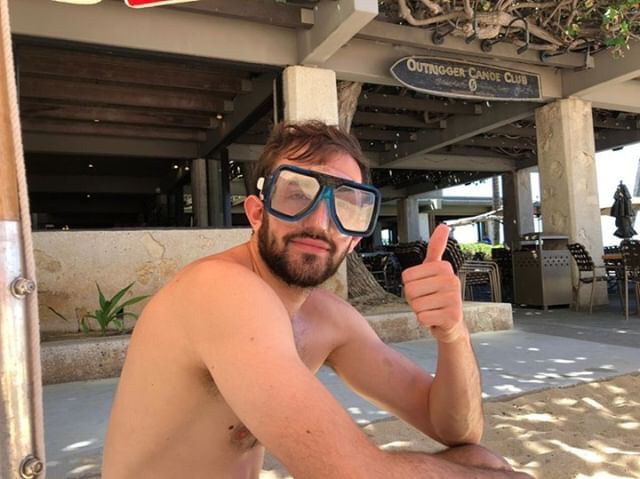 Image may contain: Selfie, Skin, Finger, Beard, Photo, Portrait, Photography, Man, Glasses, Accessories, Sunglasses, Accessory, Human, Face, Person