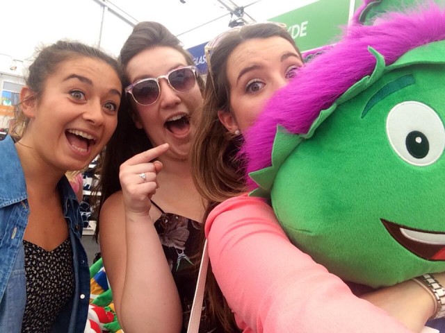 Selfie with Clyde the Commonwealth mascot. Obv.