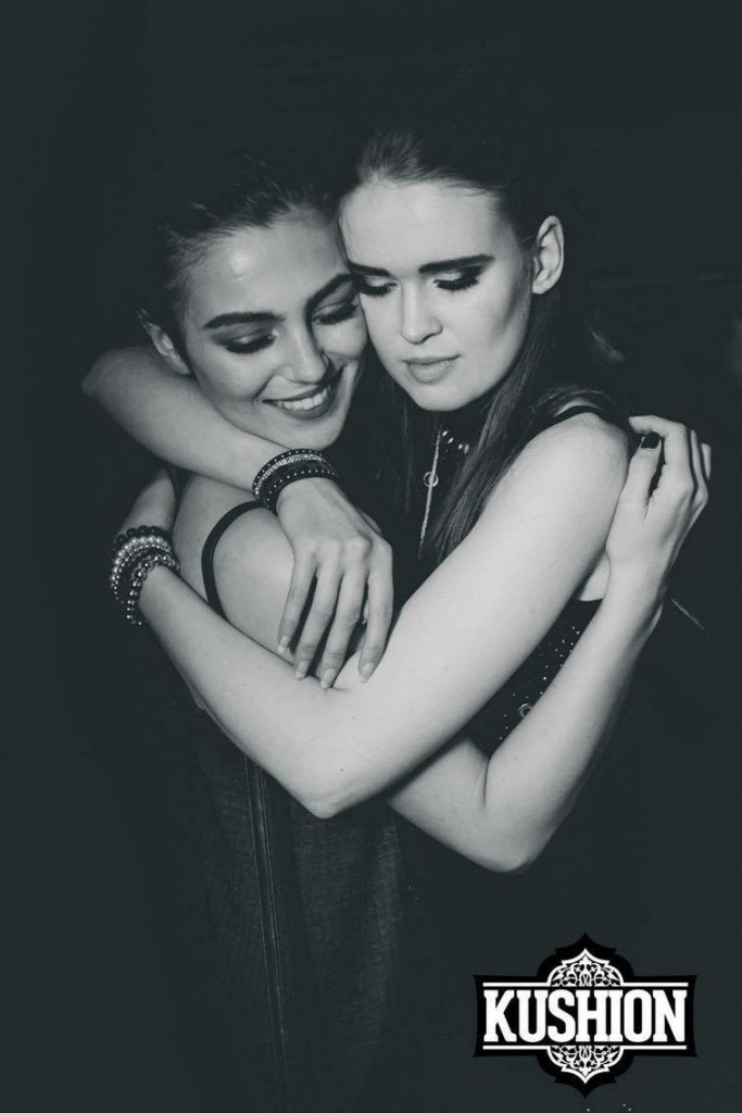 Angles embracing 
