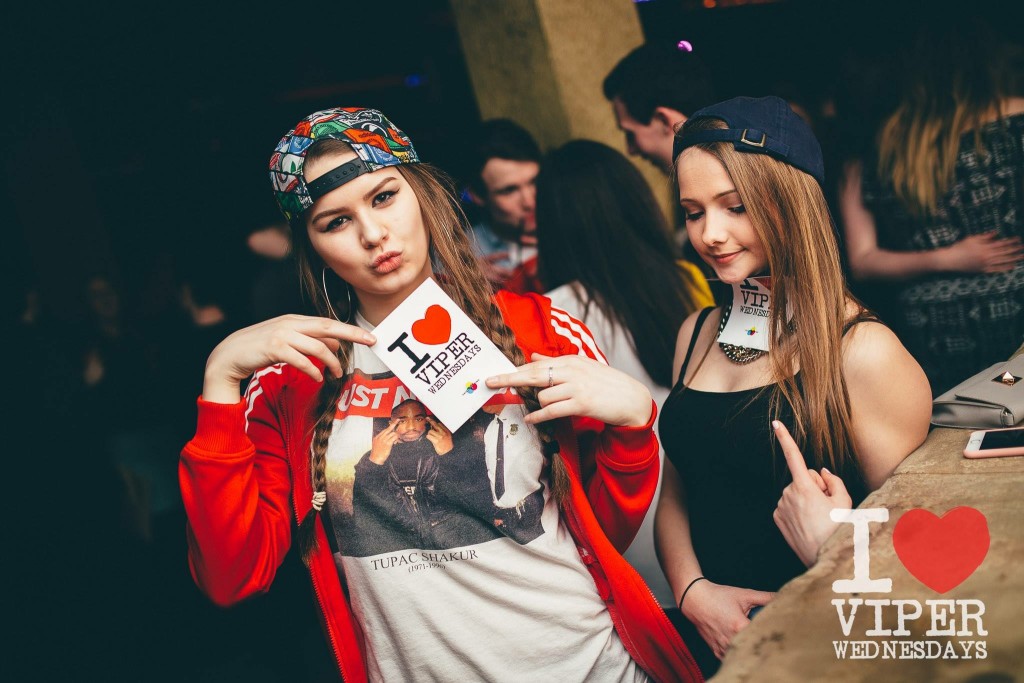she's hot and she was killer on the dancefloor, splits were involved