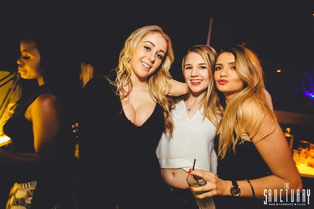 blonde bombshells of the week