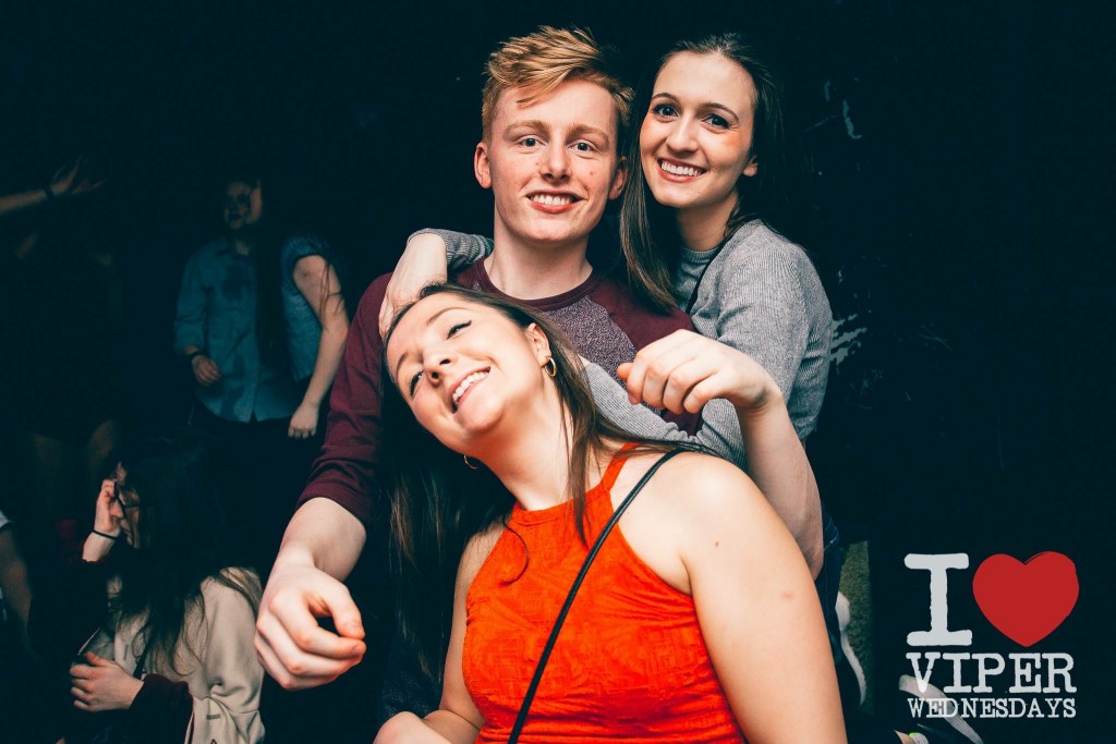 Happiest third wheel 