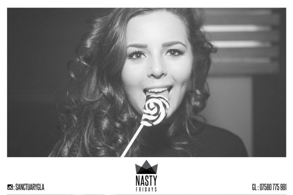 She's hot and she's got a lollipop #winning