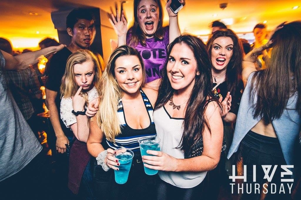 Peek-a-boo photo bomb, incredible effort