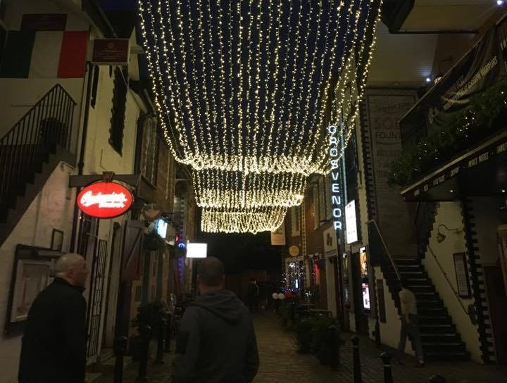 It's near the pretty Ashton Lane. Bonus