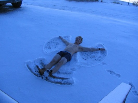 This man’s body has adapted to the cold, and look how happy he is!