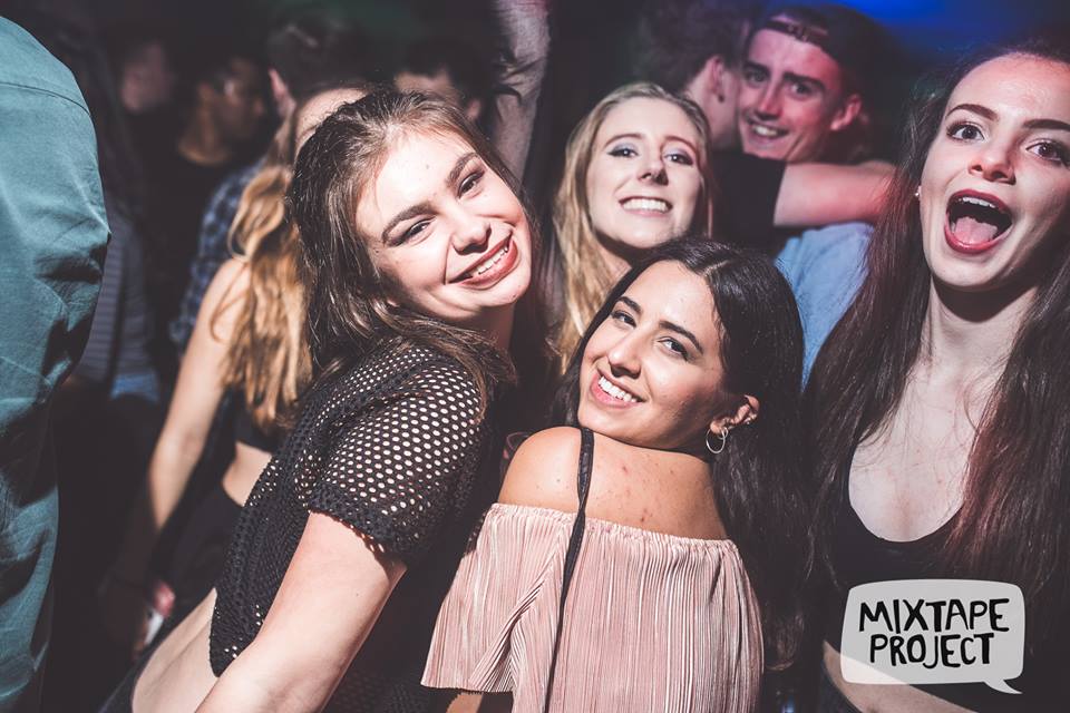 photobomb
